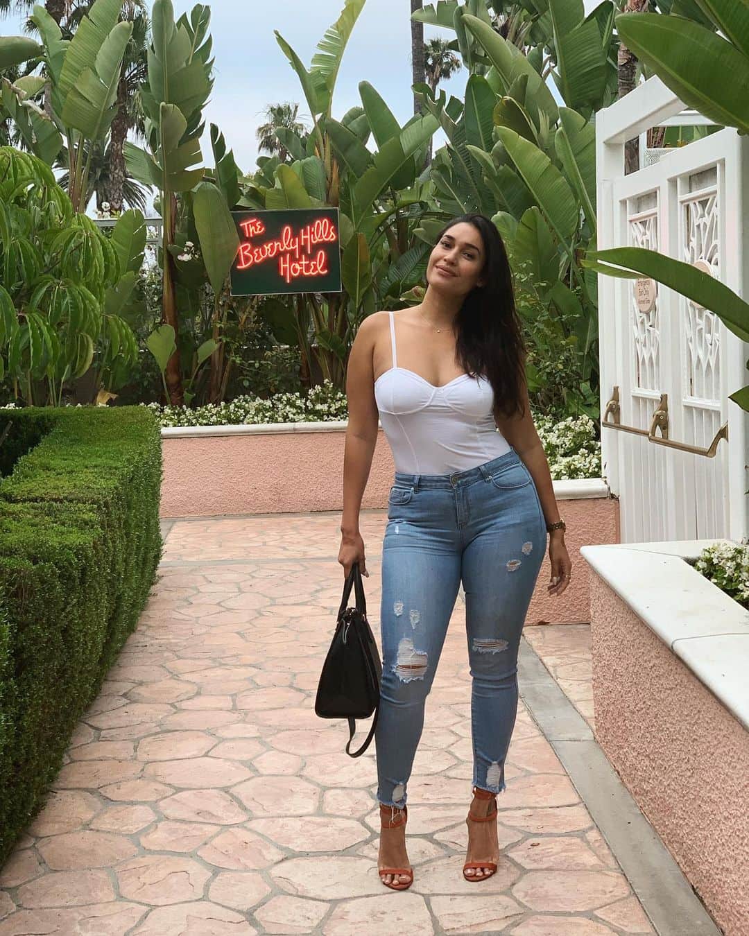 Amanda Kay - Height, Weight, Bio, Wiki, Age, Photo, Instagram