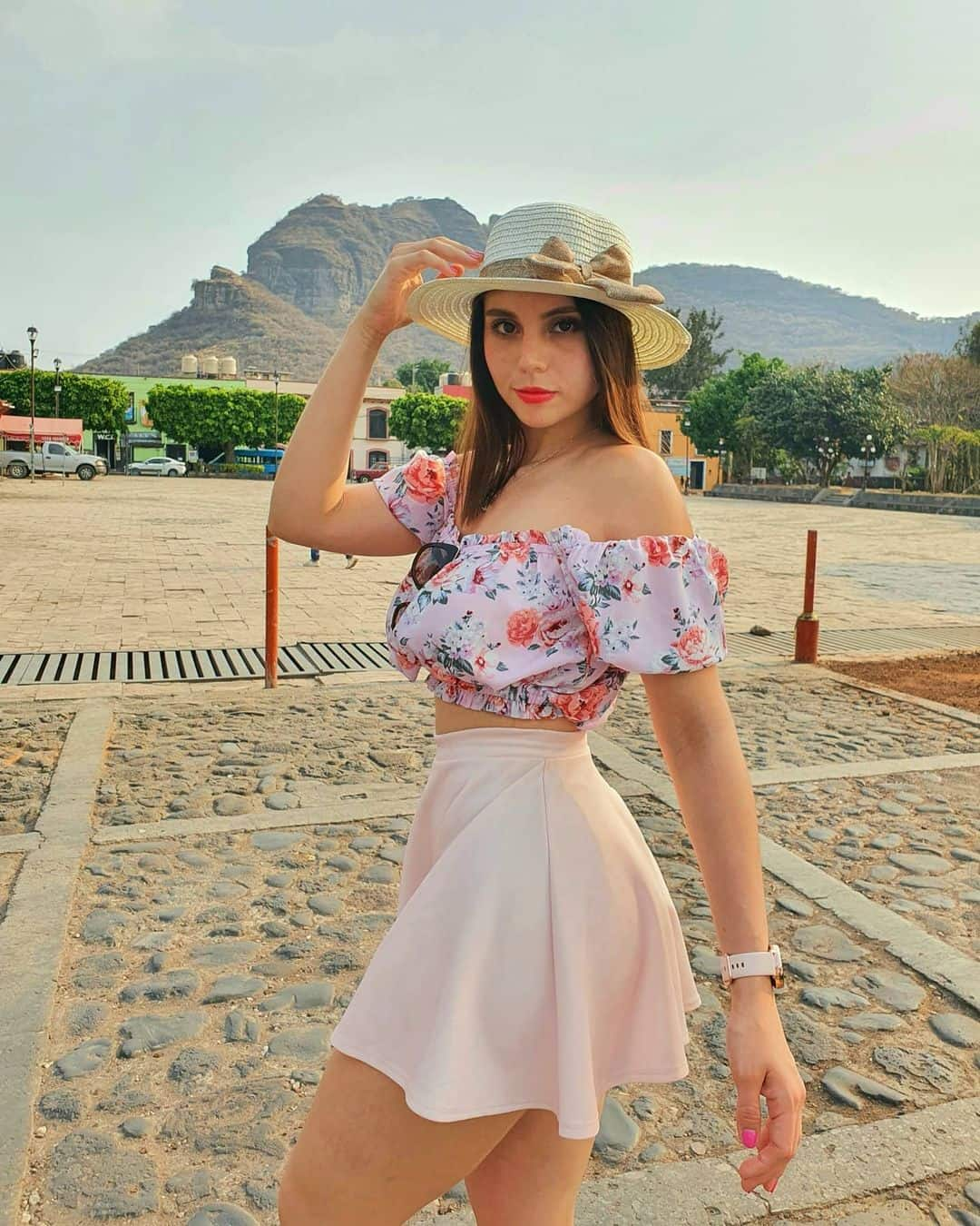 Emilia Vizcarra - Height, Weight, Bio, Wiki, Age, TikTok, Instagram ...